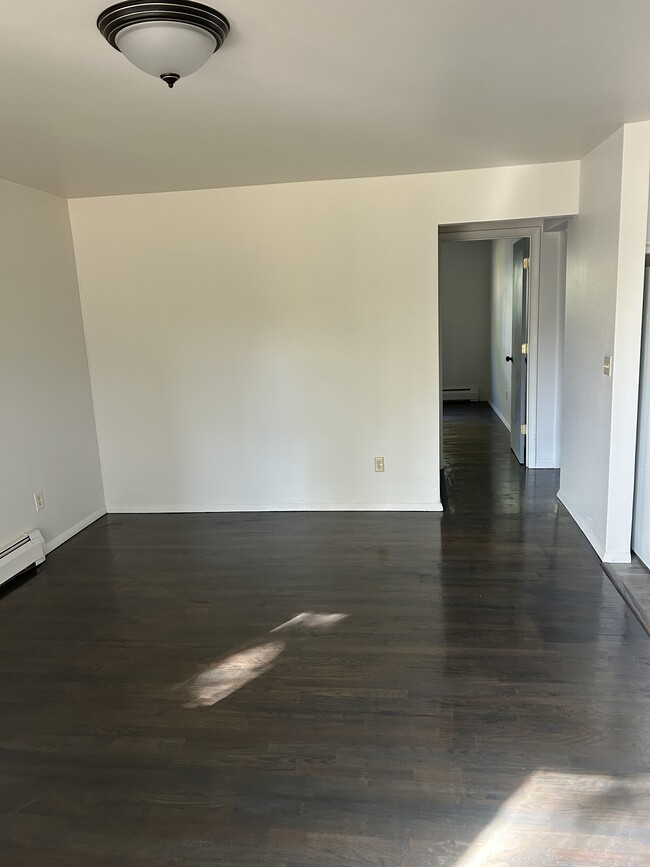 8441 Cottonwood Dr, Unit 2 in Cincinnati, OH - Foto de edificio - Building Photo