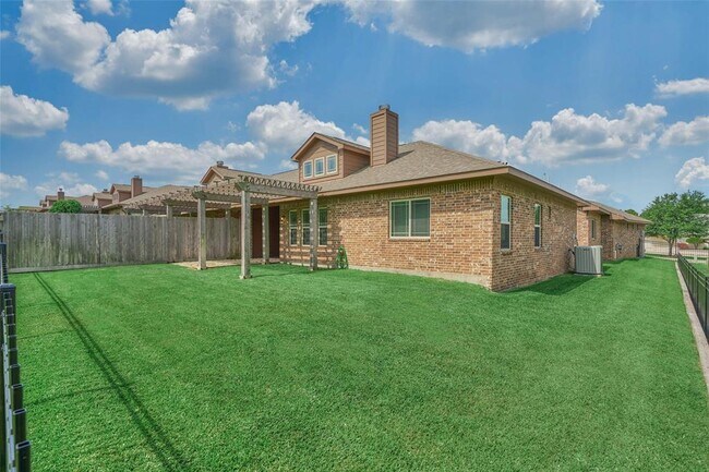 201 Bessie Price Owen Dr in Montgomery, TX - Building Photo - Building Photo