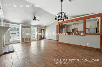 3905 Dogwood Ct in Fort Worth, TX - Foto de edificio - Building Photo