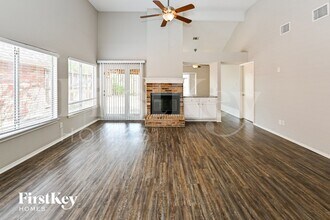 11811 Meadowchase Dr in Houston, TX - Building Photo - Building Photo