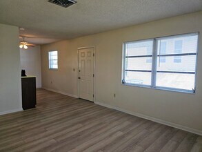 360 137th Ave Cir in Madeira Beach, FL - Building Photo - Building Photo