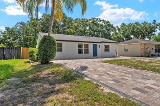 10707 N Rome Ave in Tampa, FL - Foto de edificio - Building Photo