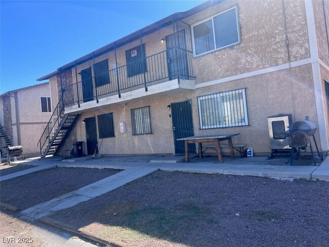property at 4725 Convaire Ave