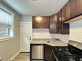 434 W Aldine Ave, Unit J05P in Chicago, IL - Building Photo