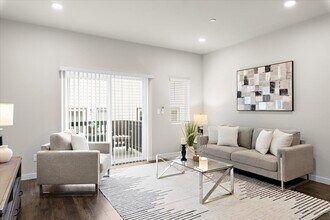 9612 19th Ave SE, Unit A in Everett, WA - Foto de edificio - Building Photo