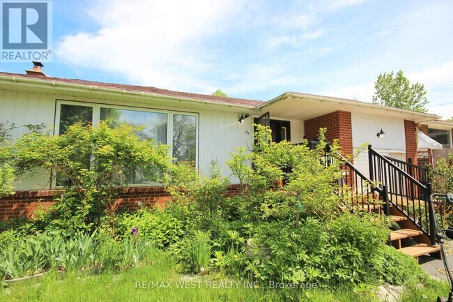 103 Dearbourne Blvd in Brampton, ON - Building Photo - Building Photo
