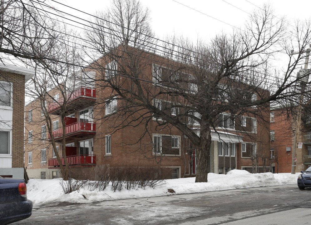 2745 De Bedford Ch in Montréal, QC - Building Photo