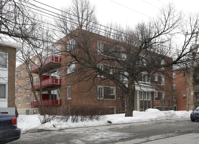 2745 De Bedford Ch