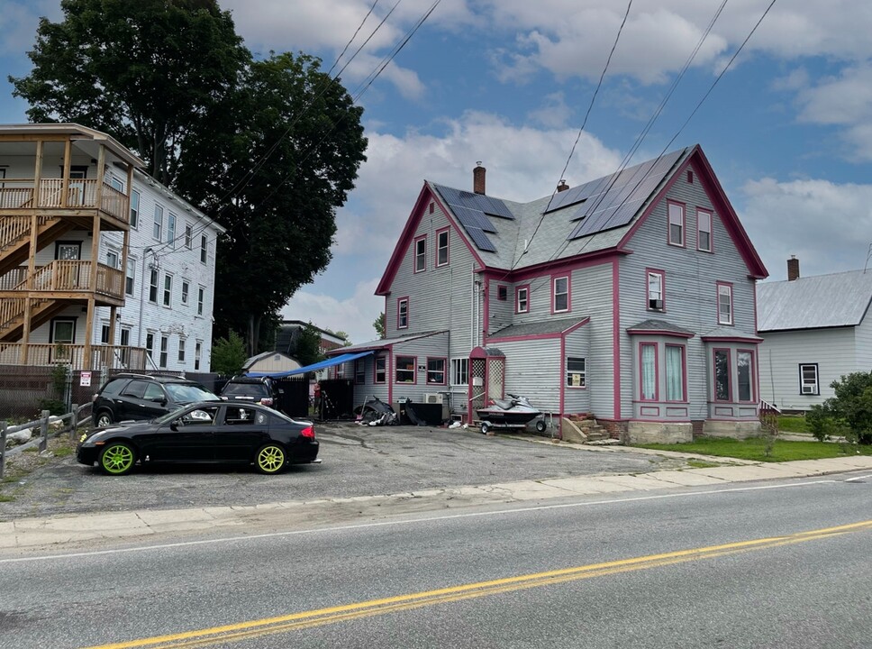 18 Cottage St in Sanford, ME - Building Photo