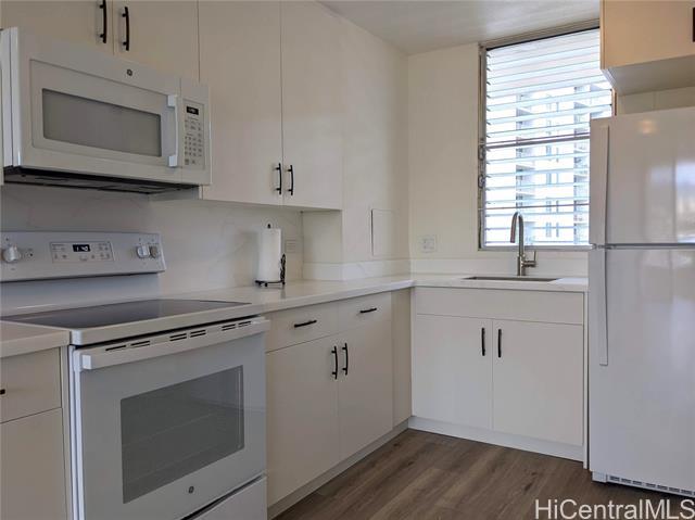 1160 Ala Napunani St in Honolulu, HI - Foto de edificio - Building Photo