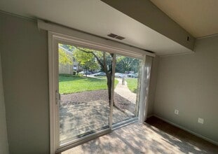 8867 Rollright Ct, Unit A in Columbia, MD - Foto de edificio - Building Photo