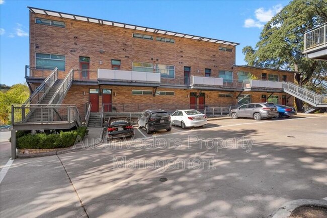 2205 N Lamar Blvd in Austin, TX - Foto de edificio - Building Photo