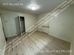 2615 Hillside Dr in Jackson, MS - Building Photo - Building Photo