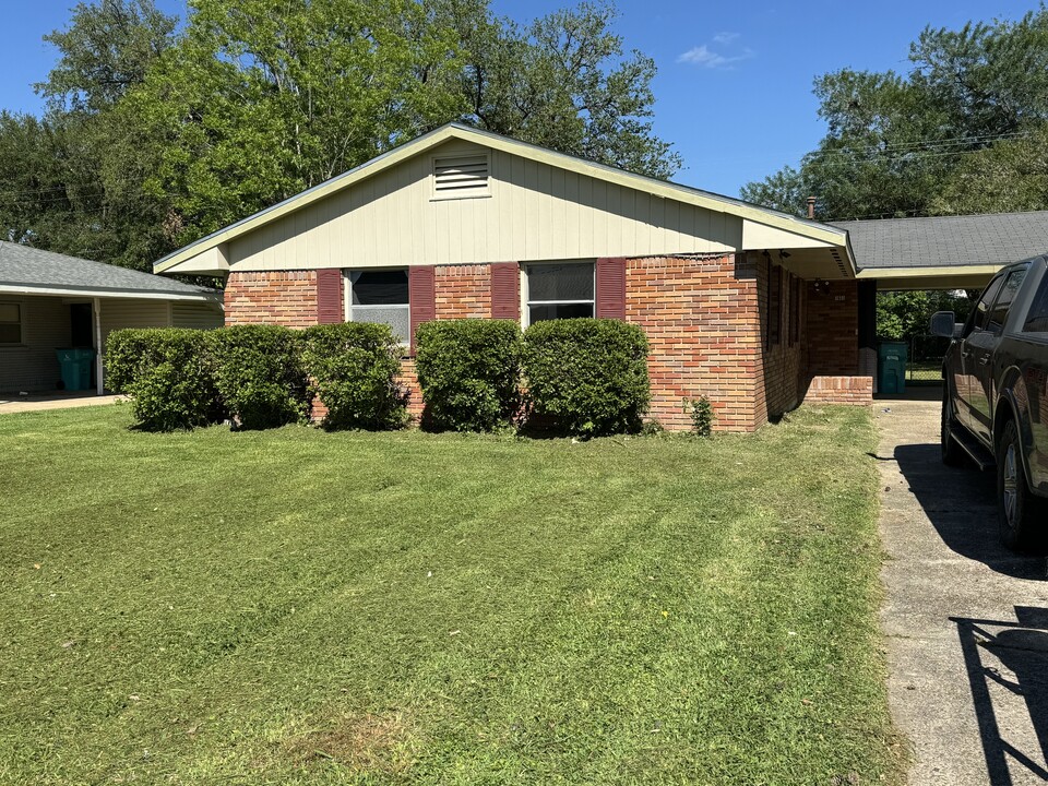 1631 George Dr in Opelousas, LA - Building Photo