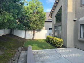 8232 E Flowerwood Ave in Orange, CA - Foto de edificio - Building Photo