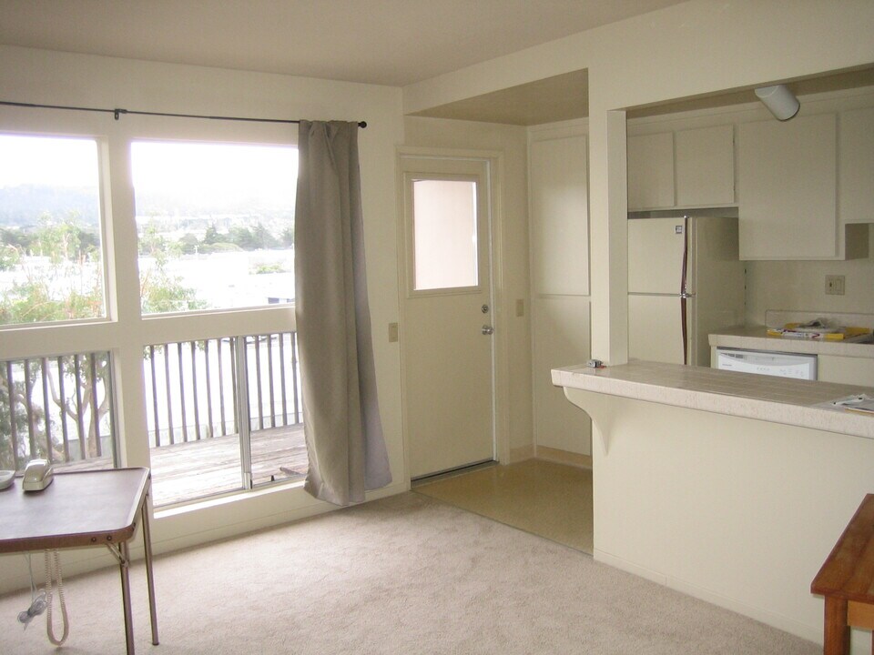 230 Dunecrest Ave, Unit 3 in Monterey, CA - Building Photo