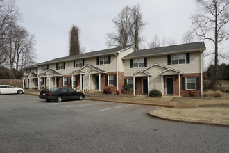 Poplar Creek Apartments in Inman, SC - Building Photo - Building Photo