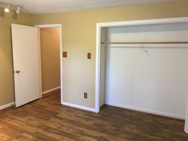 property at 1565 Hensley Rd E