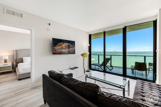 460 NE 28th St in Miami, FL - Foto de edificio - Building Photo