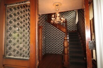 629 W South St, Unit 2 in Kalamazoo, MI - Building Photo - Building Photo
