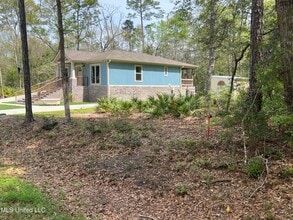 1020 Margaret St in Ocean Springs, MS - Foto de edificio - Building Photo