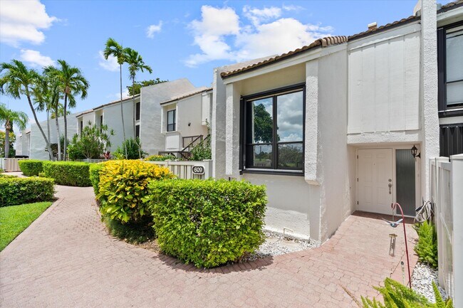 609 Bridgewood Dr in Boca Raton, FL - Building Photo - Building Photo