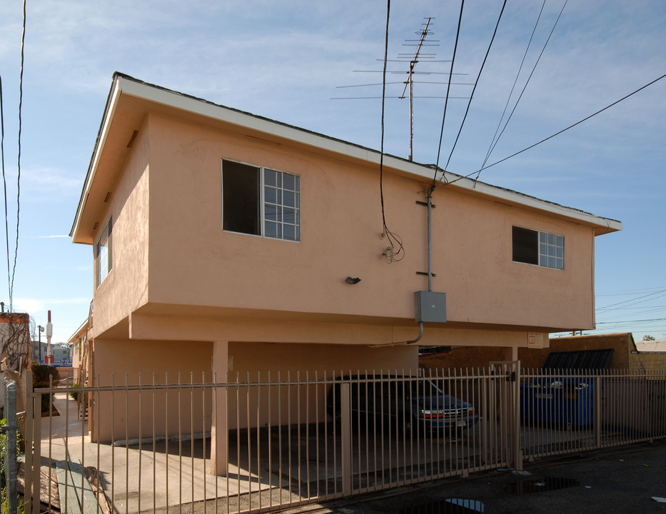 3305 W Florence Ave in Los Angeles, CA - Building Photo