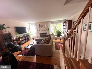 2113 N Tazewell Ct in Arlington, VA - Building Photo - Building Photo