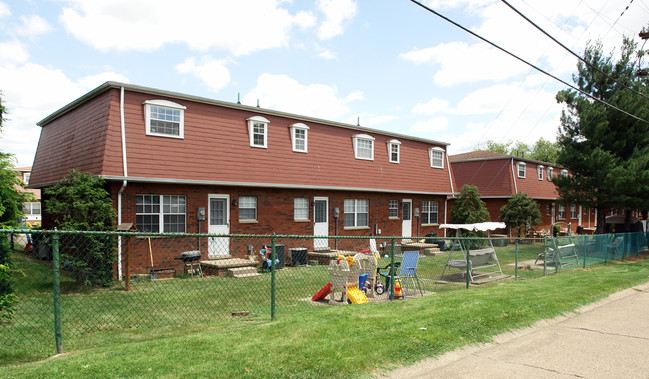 Broadway Gardens in Nitro, WV - Building Photo - Building Photo