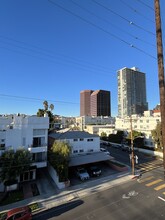 1301 S Westgate Ave, Unit 401 in Los Angeles, CA - Building Photo - Building Photo