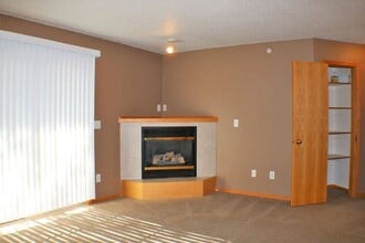 2857 Coral Ct in Coralville, IA - Building Photo - Building Photo