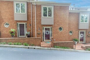 2429 Avenham Ave SW in Roanoke, VA - Building Photo