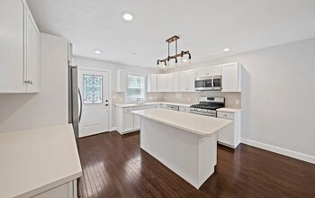 469 Sherman St in Canton, MA - Building Photo - Building Photo