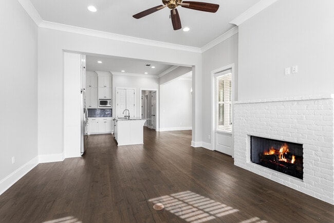 2048 Perennial Ln in Baton Rouge, LA - Building Photo - Building Photo