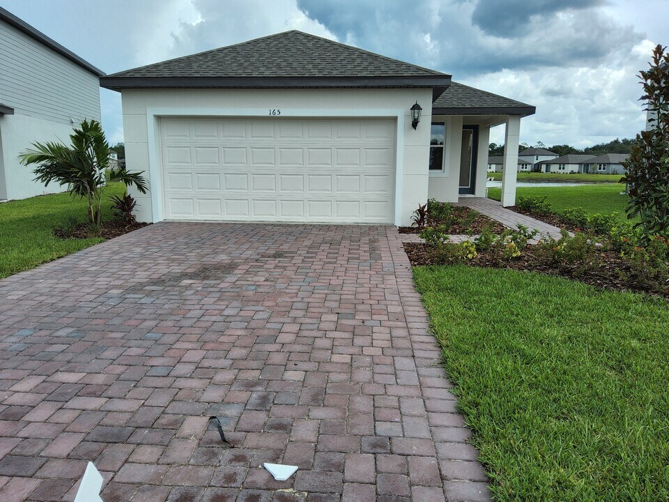 165 Links Ter Blvd in Daytona Beach, FL - Building Photo