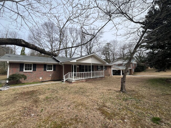 property at 8 Greenleaf Dr SW