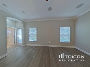 1421 Emerald Hill Way in Valrico, FL - Building Photo - Building Photo