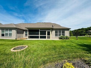 1015 Callaway Dr in Lebanon, TN - Foto de edificio - Building Photo