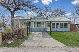 1418 Kingshill Dr in Marble Falls, TX - Building Photo