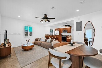 1328 N Andrews Ave in Fort Lauderdale, FL - Foto de edificio - Building Photo