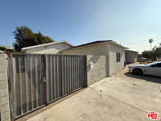 6458 Nagle Ave in Los Angeles, CA - Building Photo - Building Photo