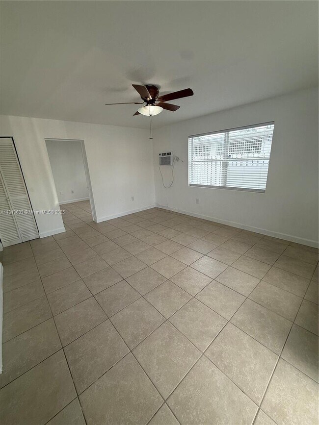 125 NW 4th Ave in Hallandale Beach, FL - Building Photo - Building Photo