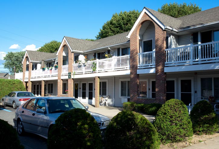 Fairfield Maples North in West Babylon, NY - Building Photo