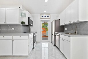 1241 SW 29th St in Fort Lauderdale, FL - Building Photo - Building Photo