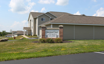 Georgian Court Apartments in Liverpool, NY - Foto de edificio - Building Photo