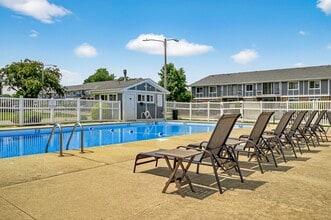 Camelot Apartments in Kenosha, WI - Building Photo - Building Photo