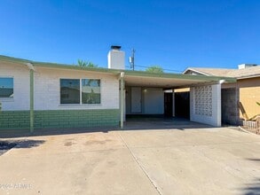 3237 E Captain Dreyfus Ave in Phoenix, AZ - Foto de edificio - Building Photo