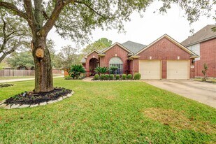 9022 Westwillow Dr in Houston, TX - Building Photo