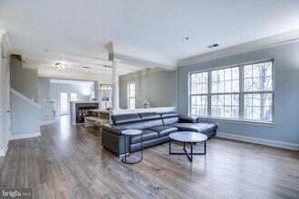 8069 Gatehouse Rd in Falls Church, VA - Building Photo - Building Photo