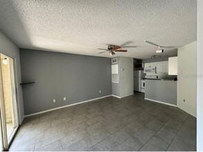 5136 Park Central Dr, Unit 212 in Orlando, FL - Building Photo - Building Photo